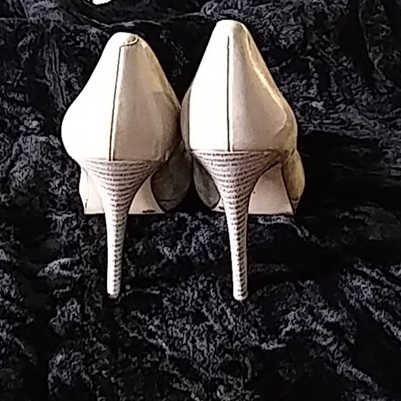 4 in - Picture 2 of 4